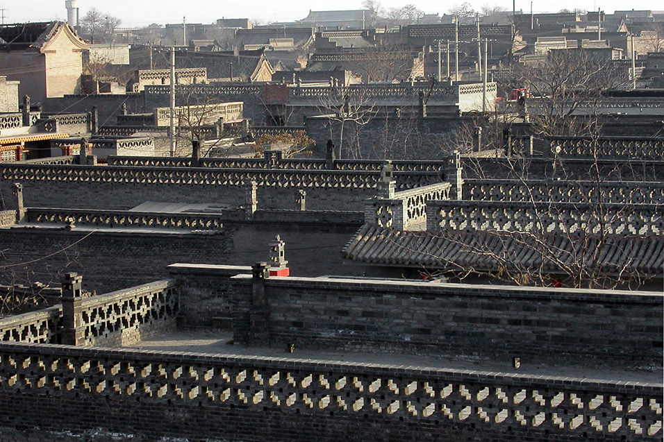 china/2004/pingyao_rooftop_fences