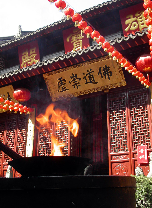 china/2004/shanghai_jade_temple_fire