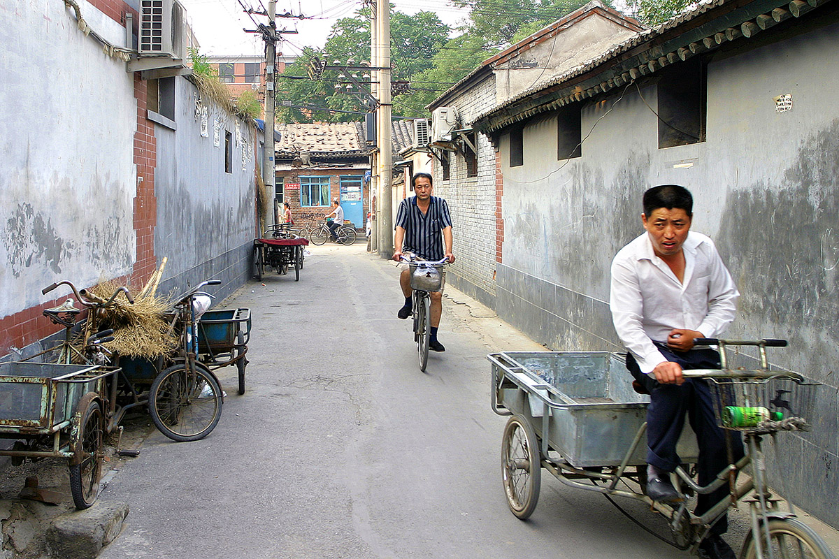 china/2006/beijing_hutong_riders
