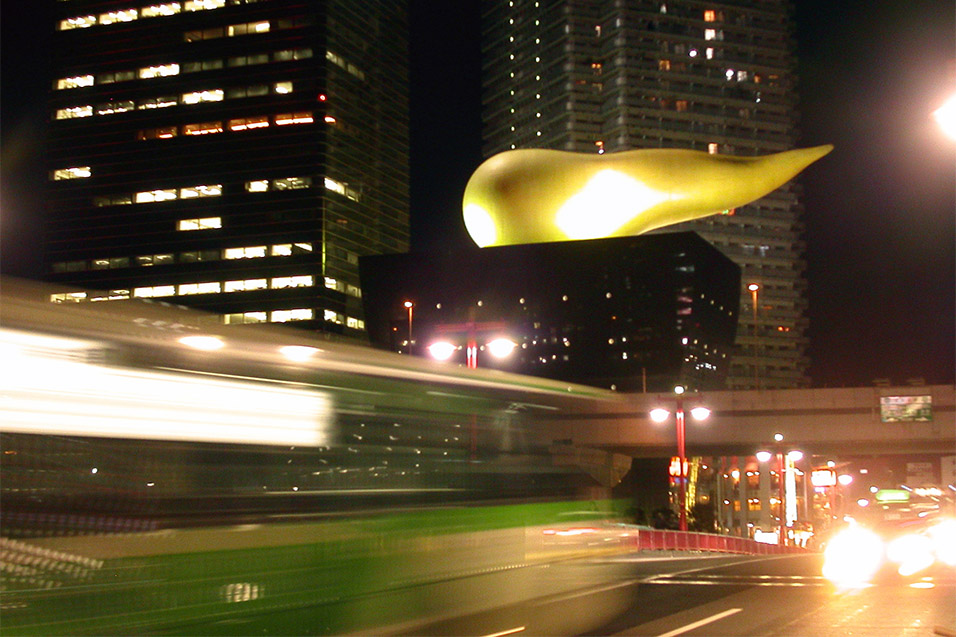 japan/2003/night_golden_turd_bus