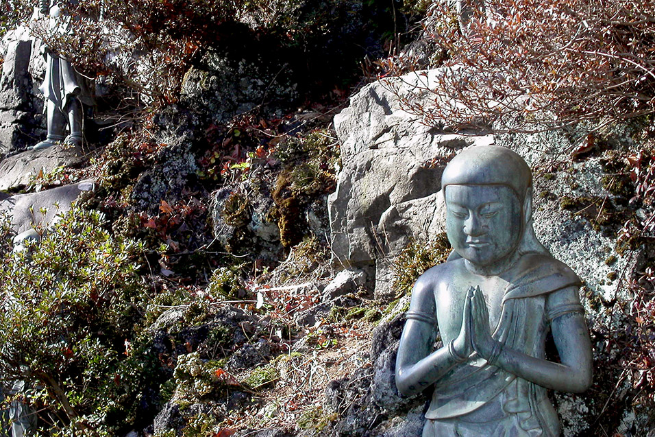 japan/2003/takao_praying_statue