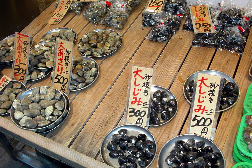 japan/2003/tokyo_clam_market