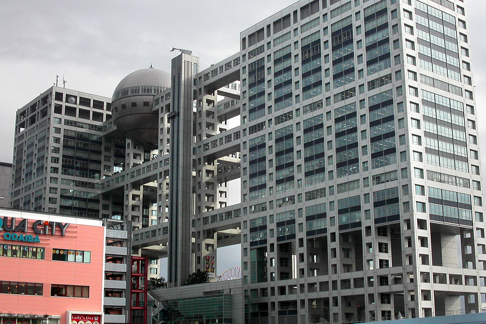 japan/2003/tokyo_odaiba_modern_building