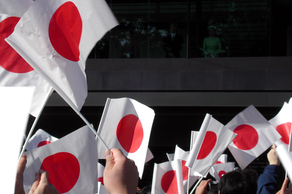 japan/2003/tokyo_royal_flags