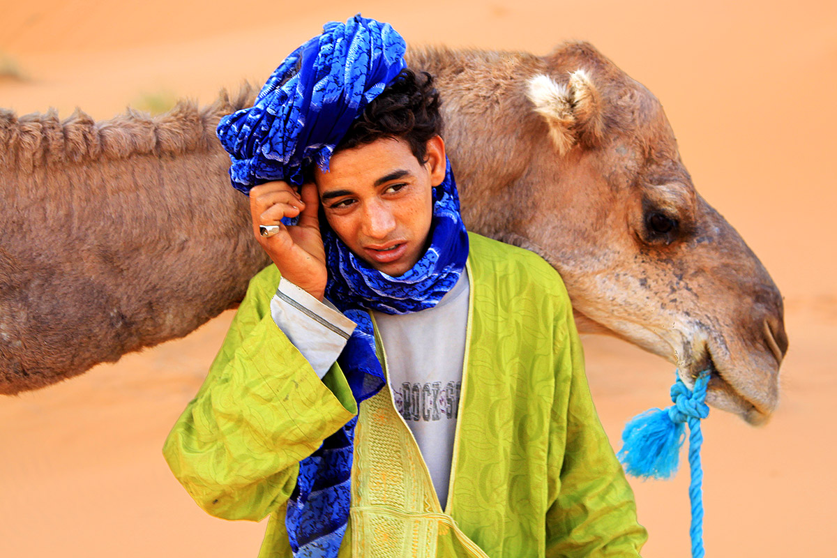 morocco/erg_chebbi_camel_berber_boy