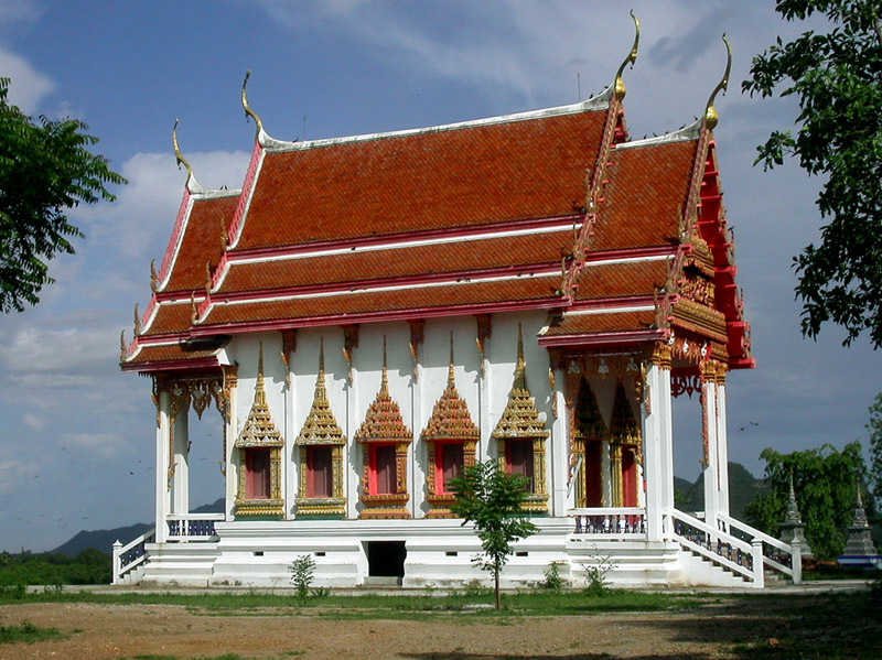 thailand/2004/kachanaburi_small_temple