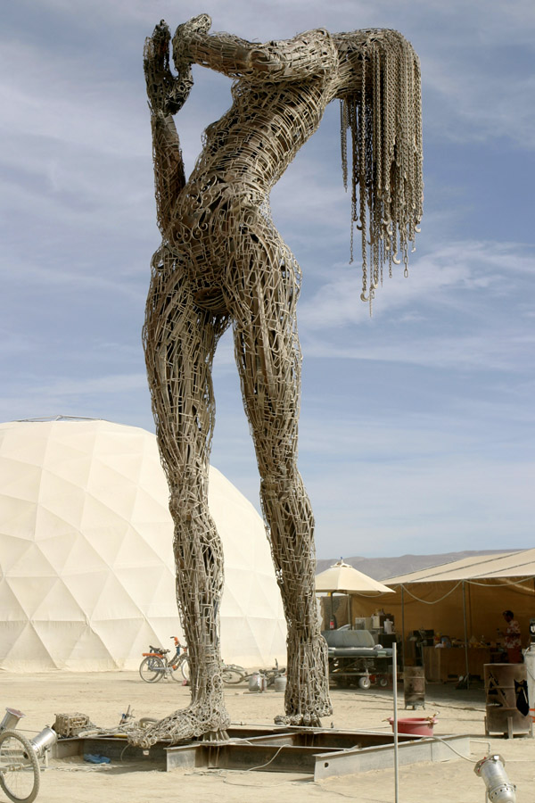 usa/burning_man_2009/bm09_sculpture_woman