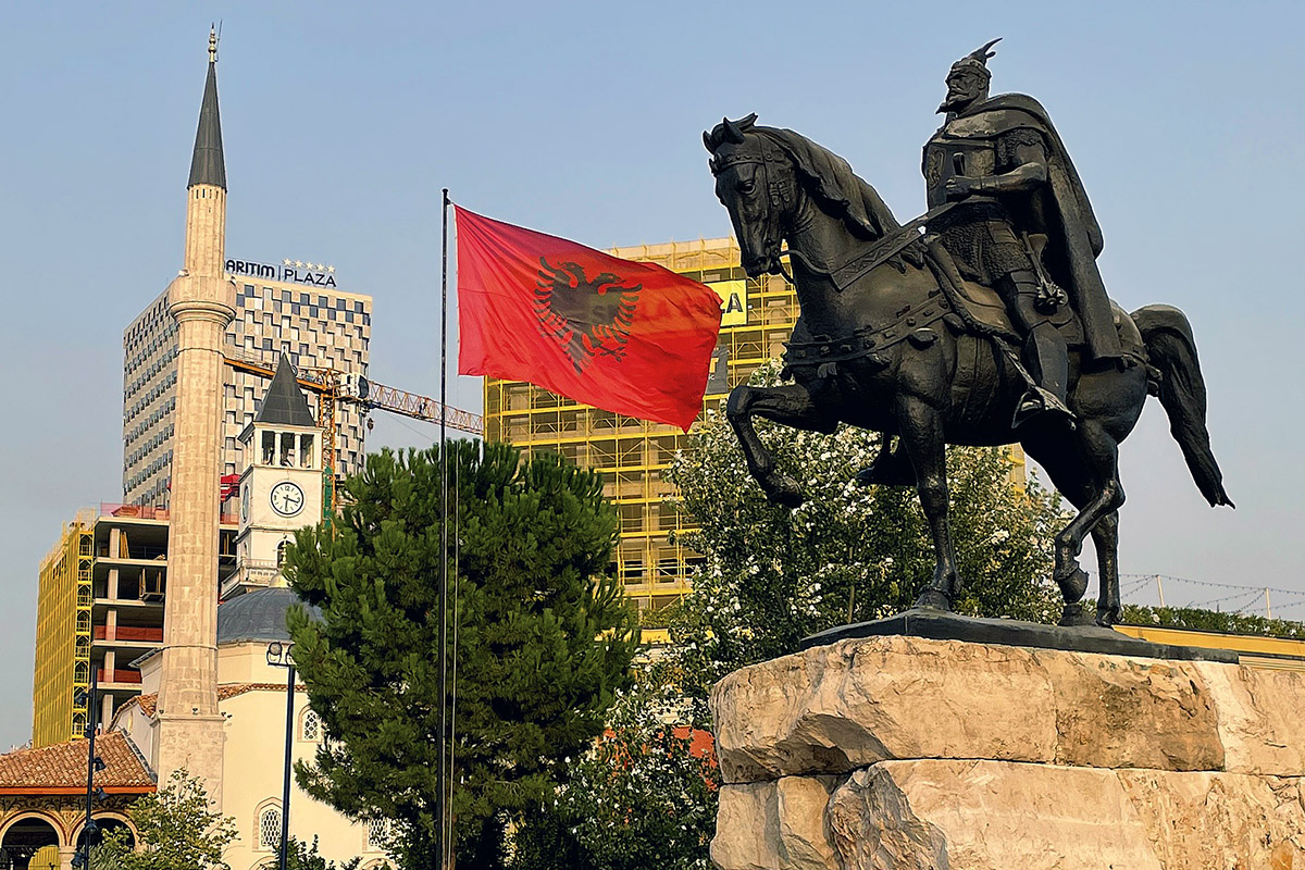 albania/tirana_flag_statue