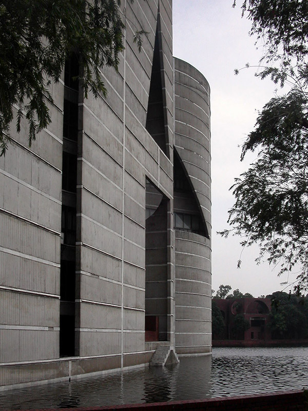 bangladesh/parliment_building_water