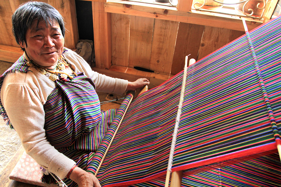 bhutan/thimphu_weaving