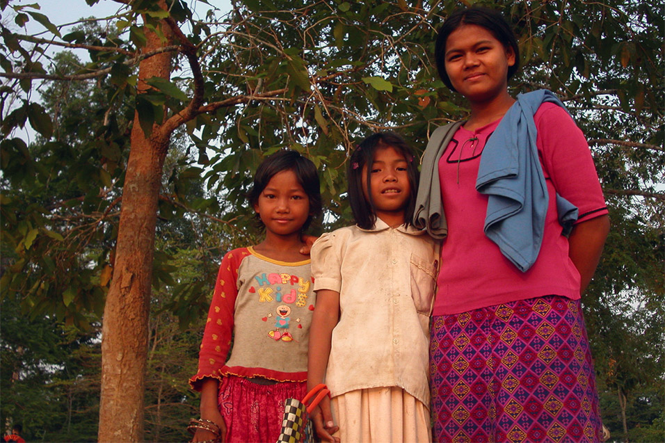 cambodia/angkor_children_sunrise