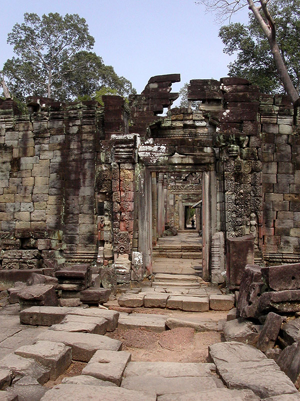 cambodia/angkor_doors