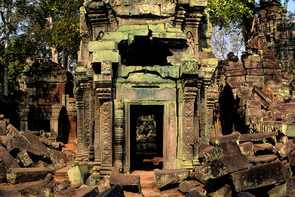 cambodia/angkor_green_door