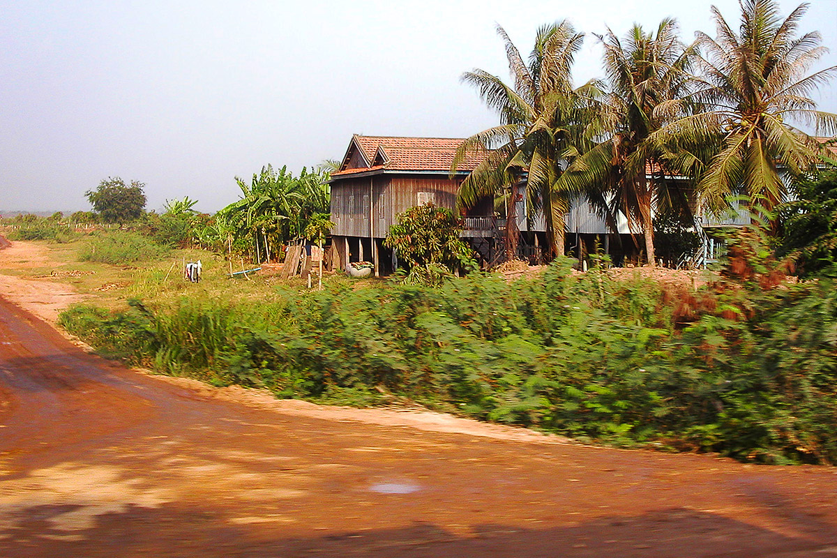 cambodia/kratie_road_side_house_shop