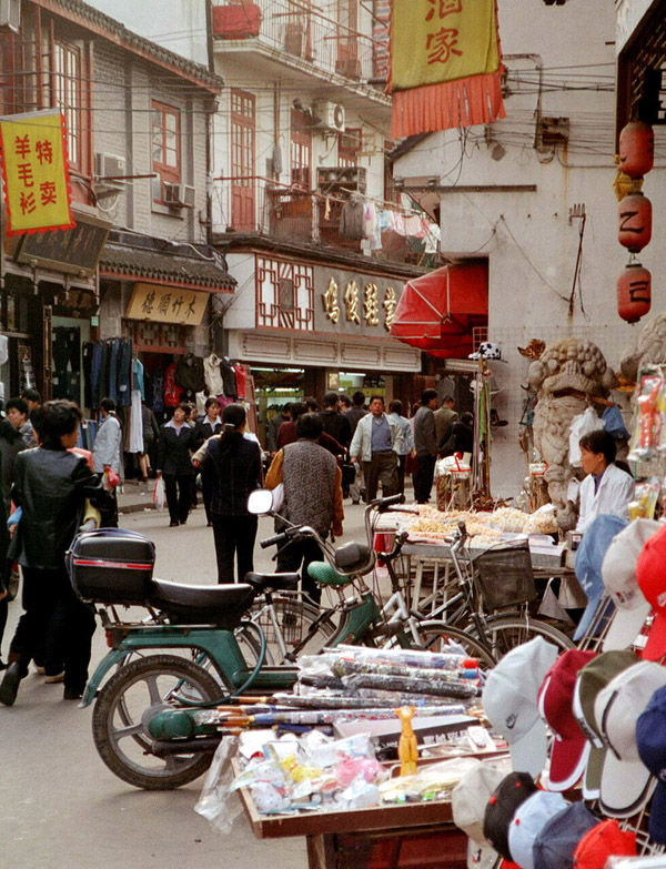 china/2001/shanghai_alley