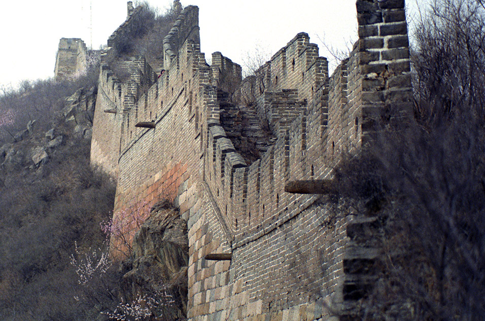 china/2001/wall_jagged
