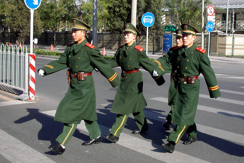 china/2004/beijing_security_marching