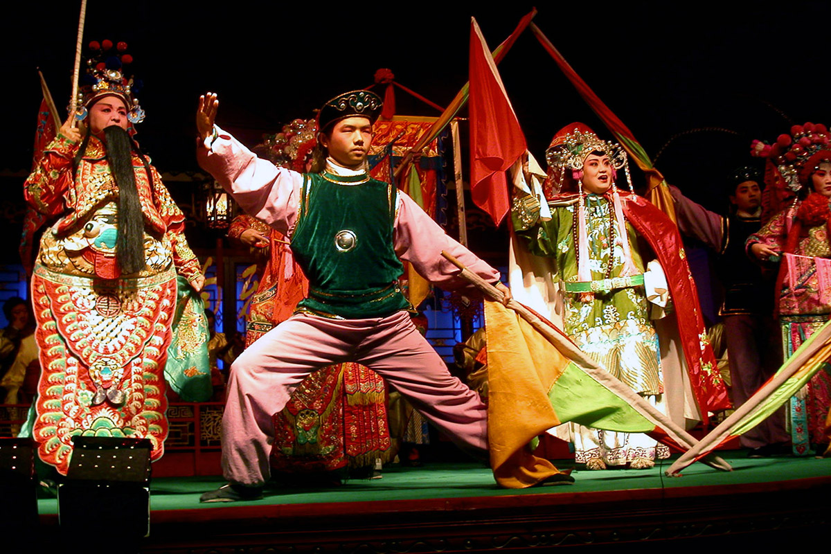 china/2004/chengdu_opera_dancers
