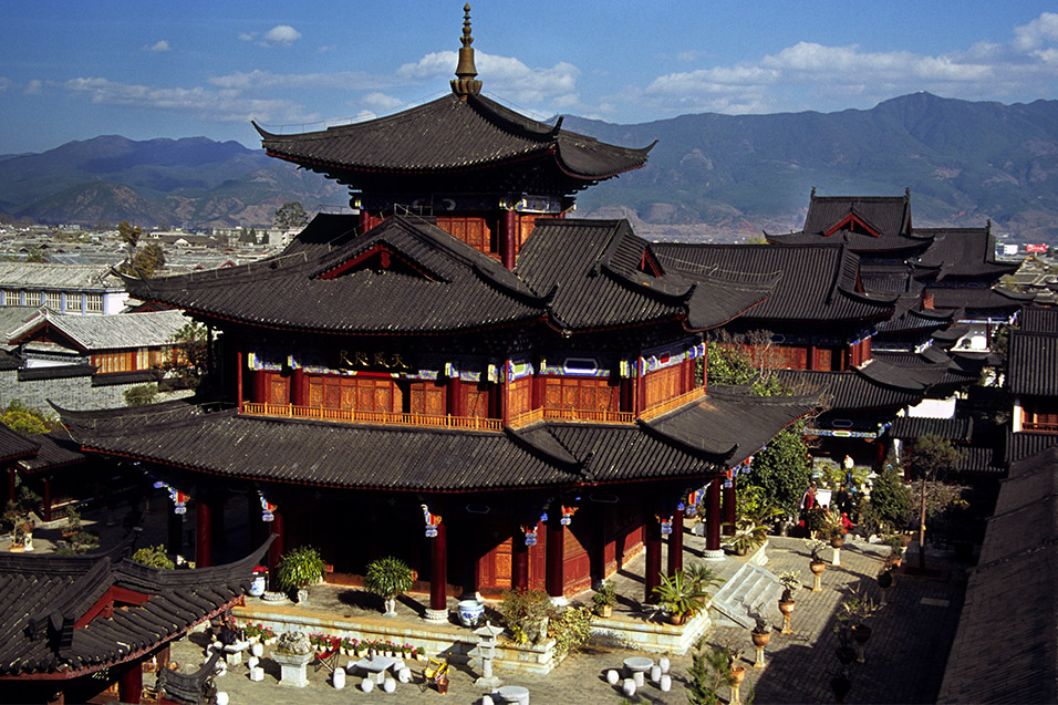 china/2004/lijiang_beautiful_temple_scan