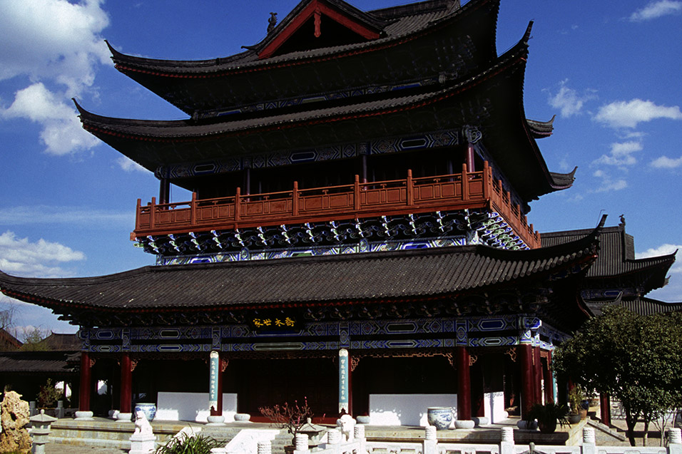 china/2004/lijiang_mu_family_residence_temple