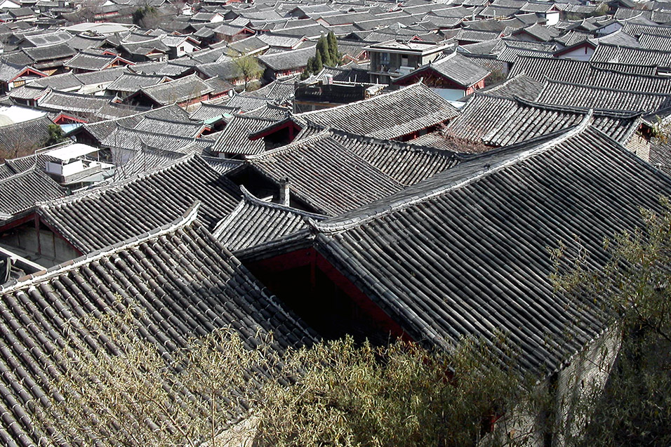 china/2004/lijiang_roofs