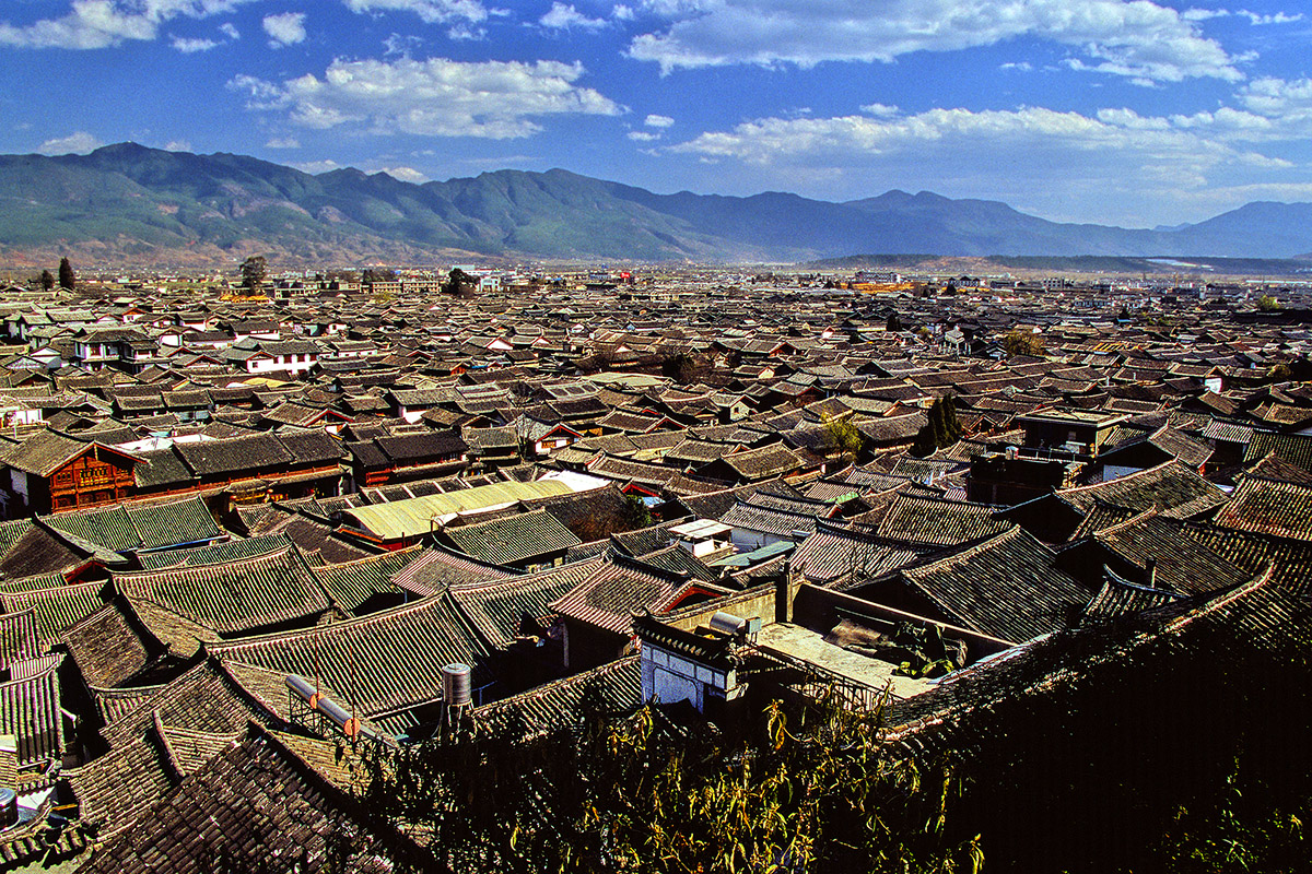 china/2004/lijiang_sky_view