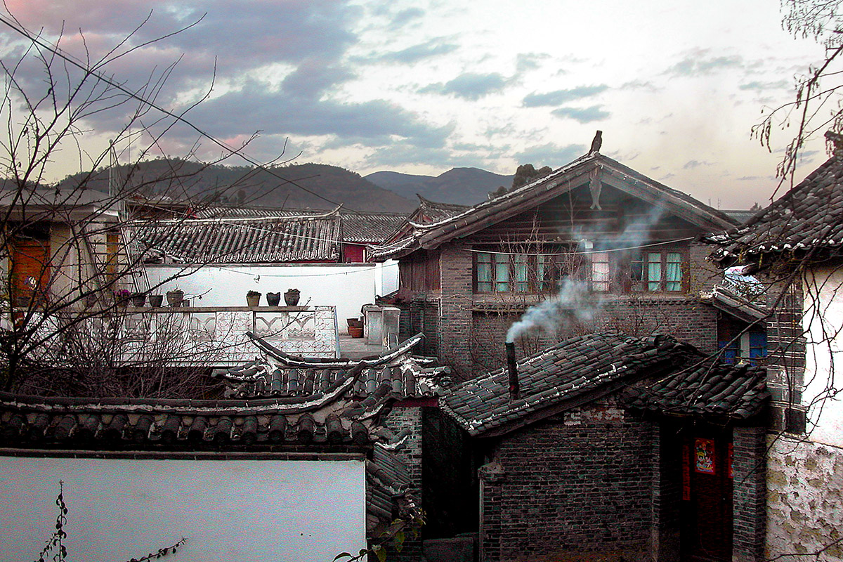 china/2004/lijiang_village