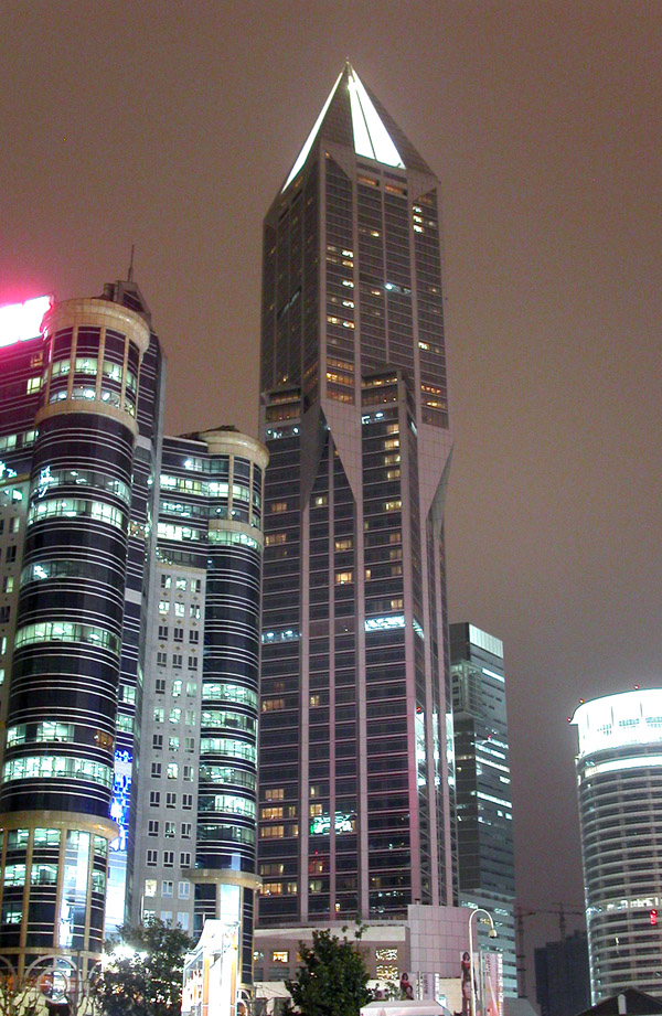 china/2004/night_building_mariott