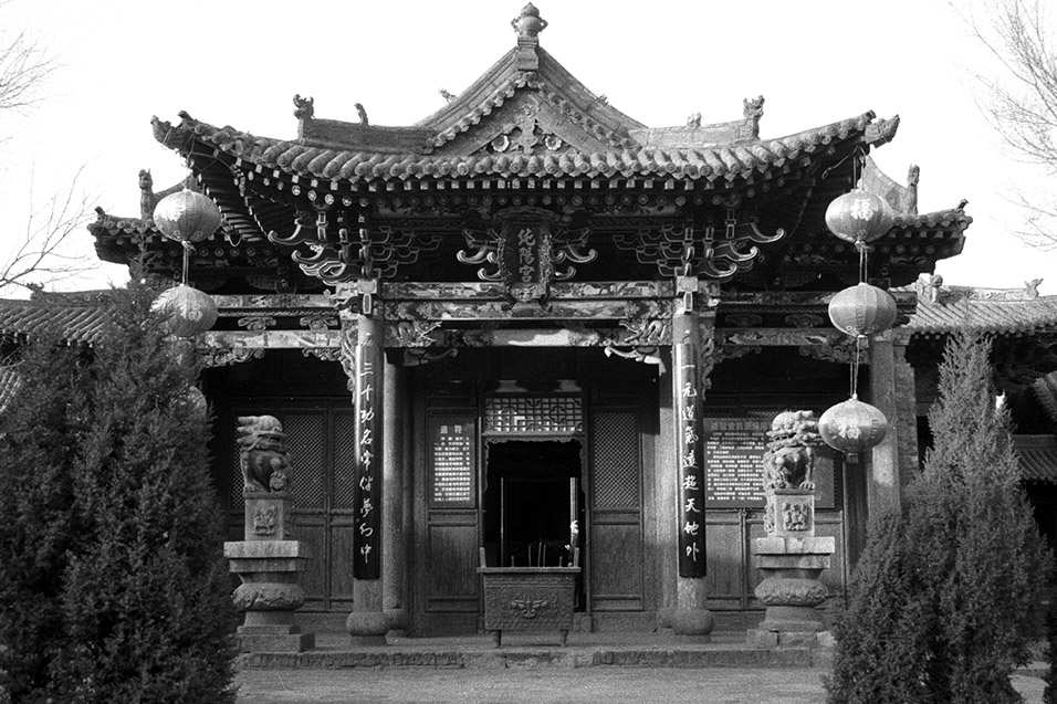 china/2004/pingyao_restored_pavilion_bw