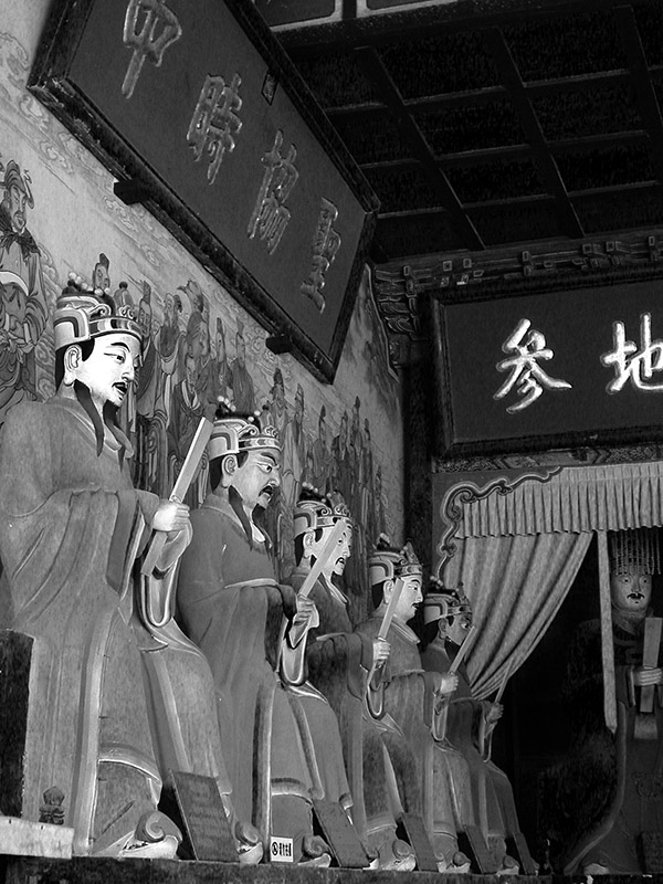 china/2004/pingyao_sculptures_temple_bw