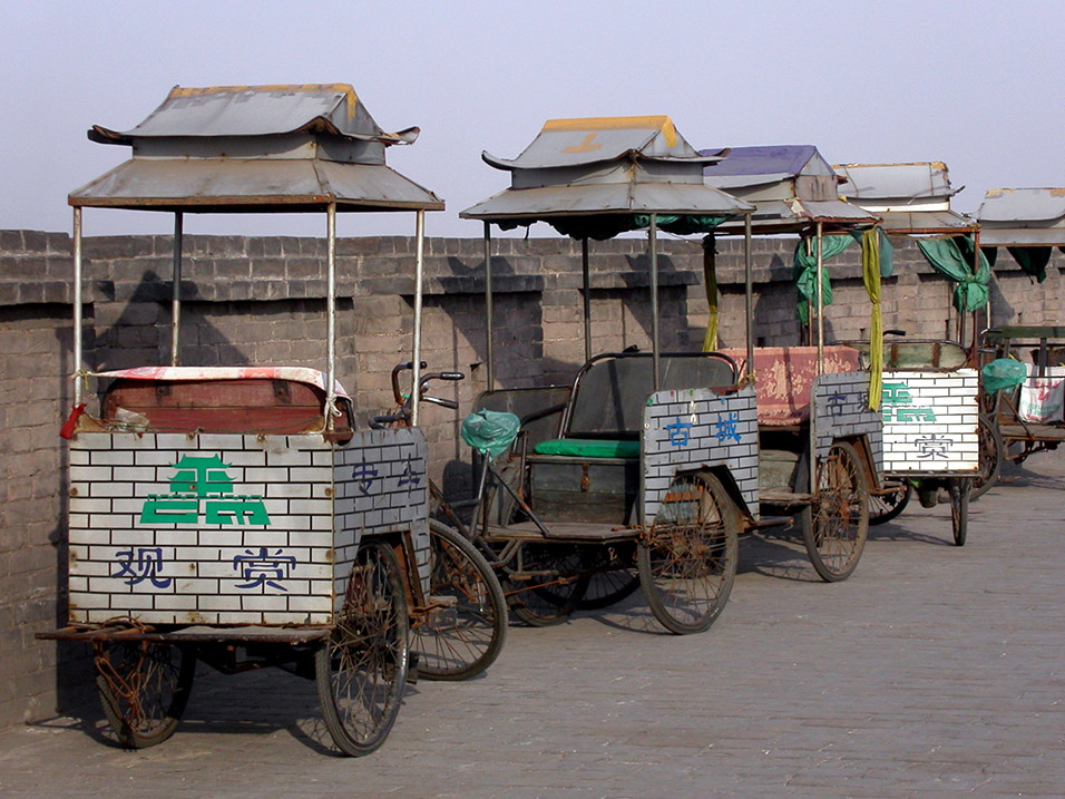 china/2004/pingyao_wall_carts