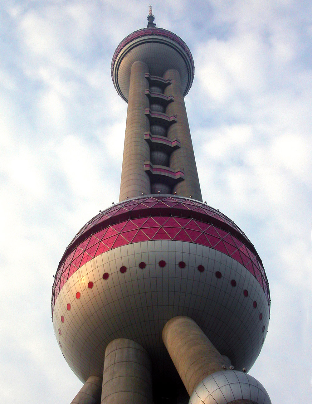 china/2004/pudong_oriental_pearl_tower_day_vert