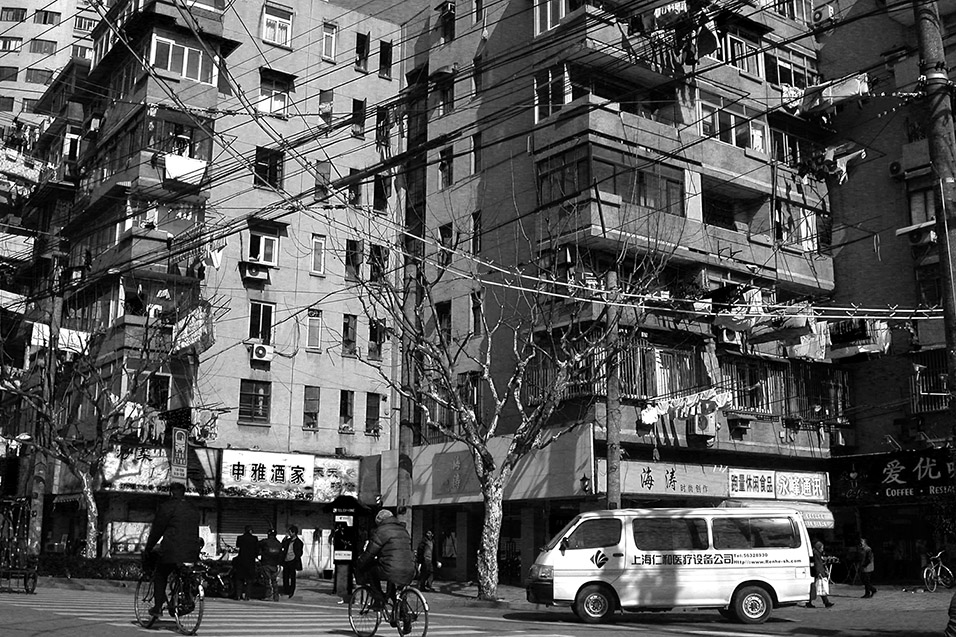 china/2004/shanghai_building_wires_bw