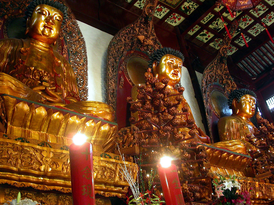 china/2004/shanghai_jade_temple_3_buddhas