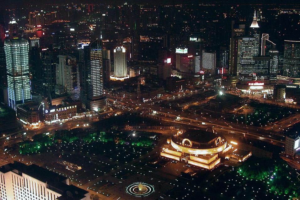 china/2004/shanghai_night_view_people_park
