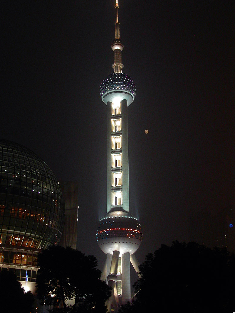 china/2004/shanghai_oriental_pearl_tower_evening_lights