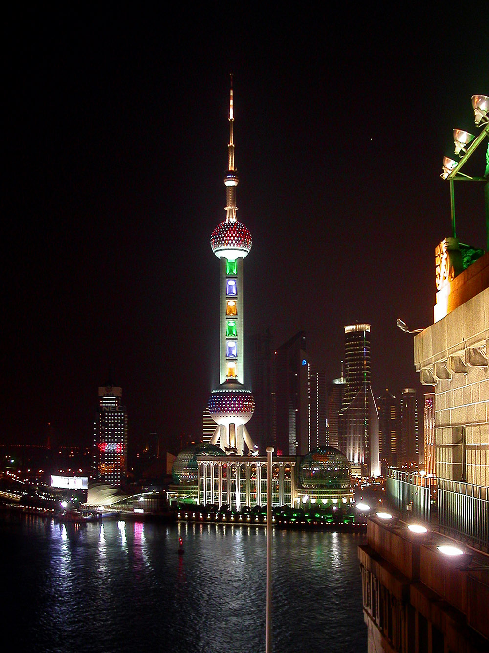 china/2004/shanghai_oriental_pearl_tower_colors