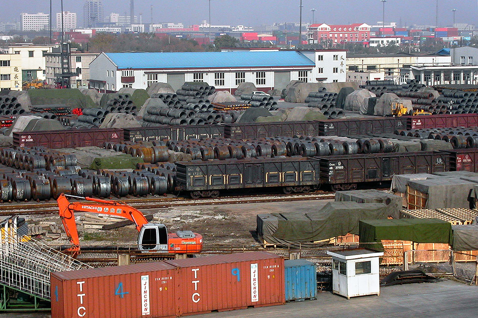 china/2004/tianjin_pipe_yard