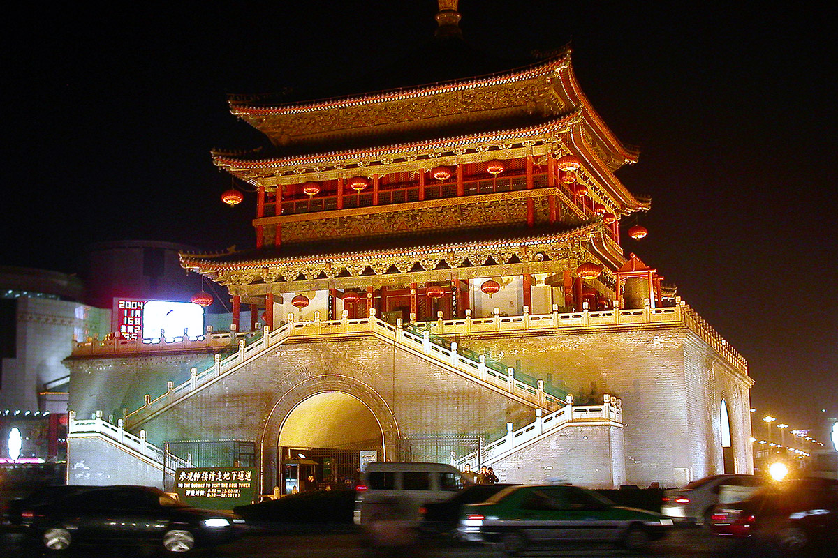 china/2004/xian_drum_tower_night