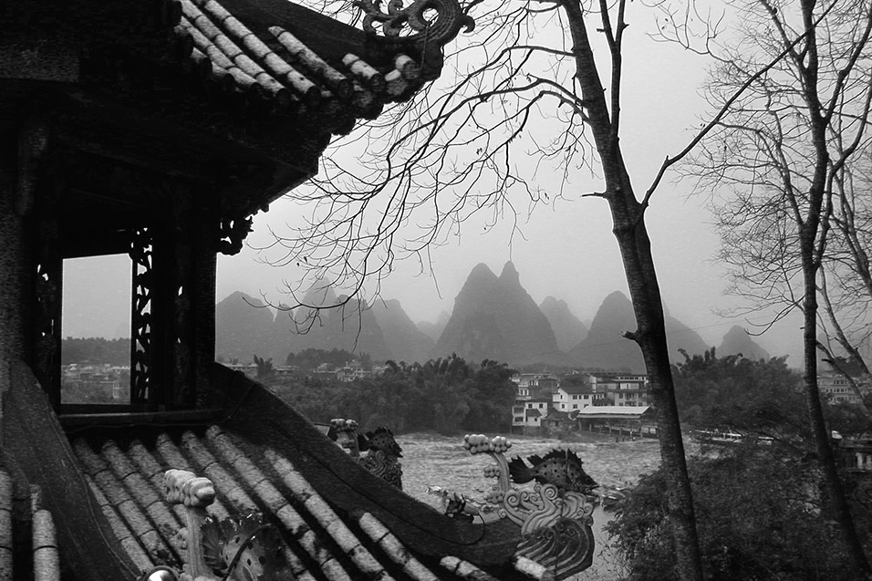china/2004/yangshuo_pavilion_view_bw