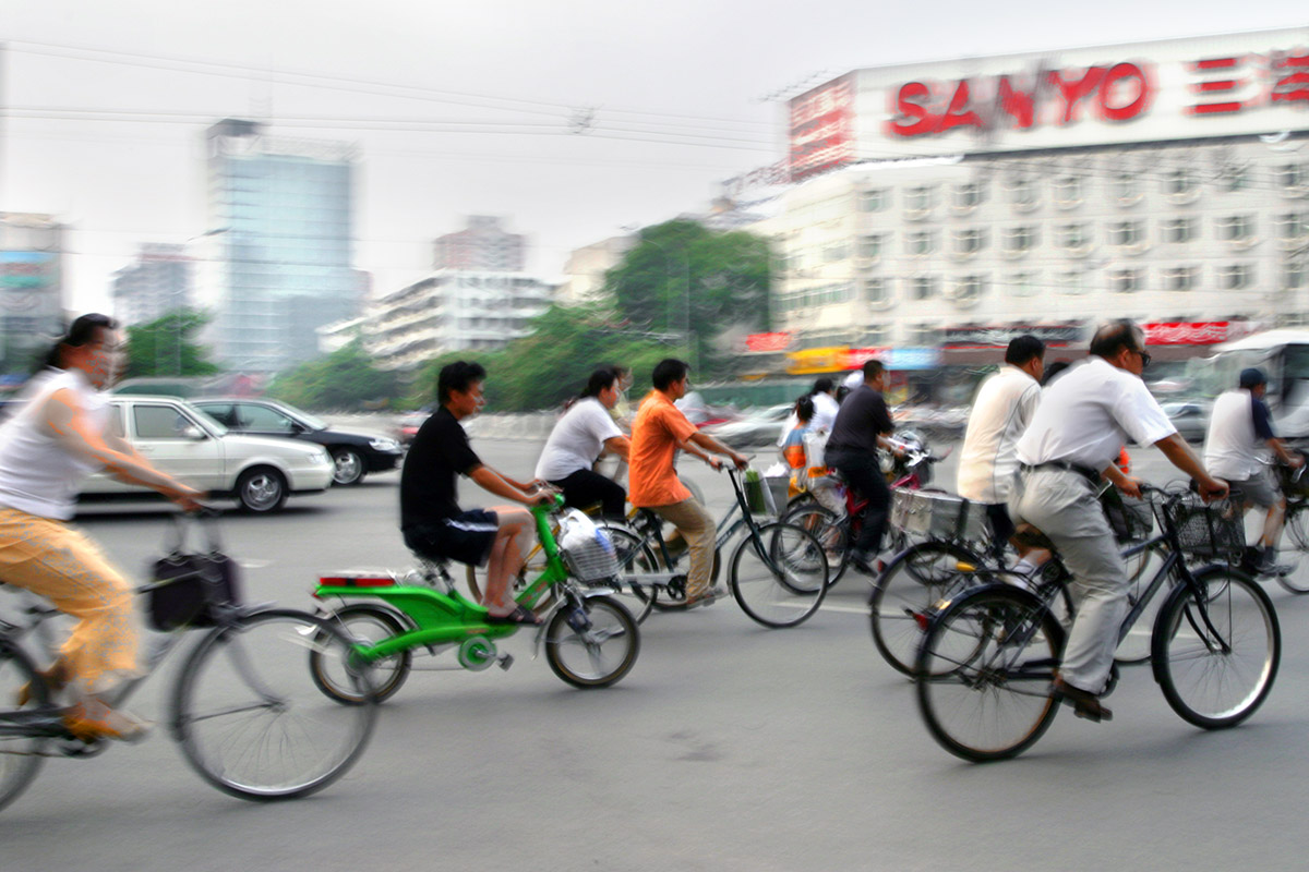 china/2006/beijing_bike_traffic_blur