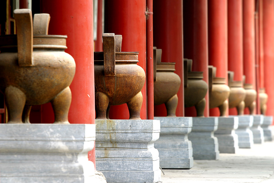china/2006/beijing_dongyue_temple_bronze_vessels