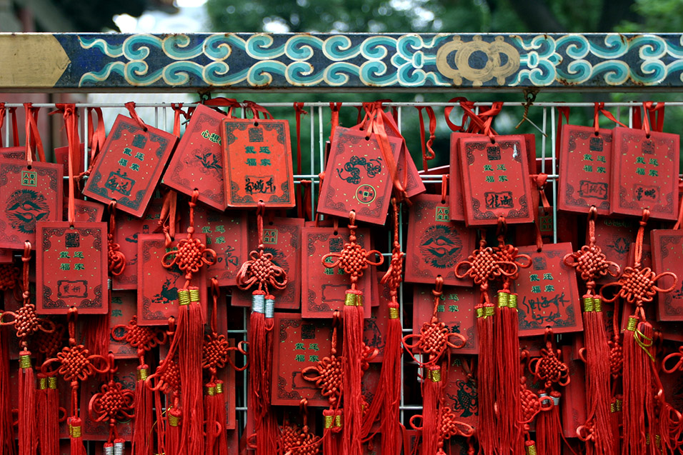 china/2006/beijing_dongyue_temple_red_prayers