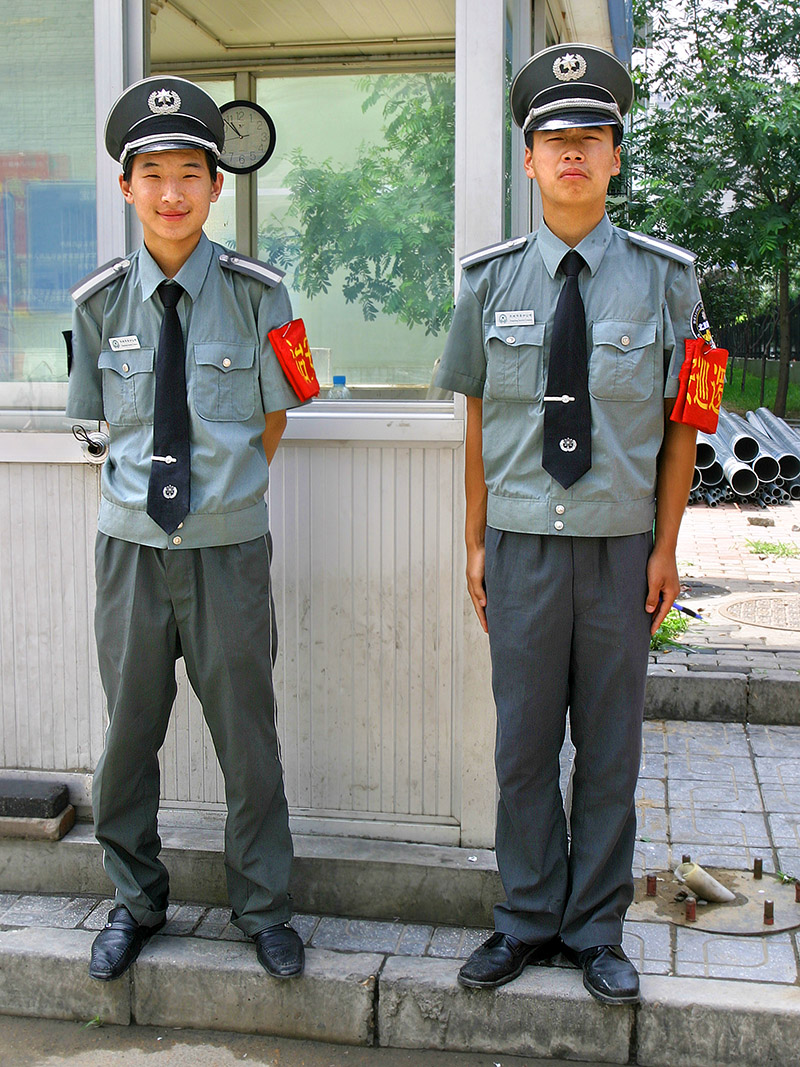 china/2006/beijing_dongzhimen_security