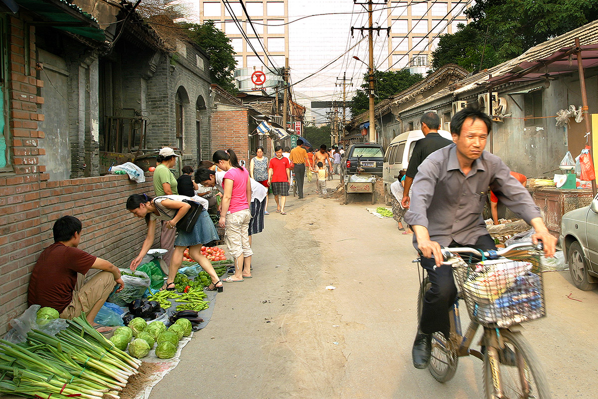 china/2006/beijing_hutong_veggie_market