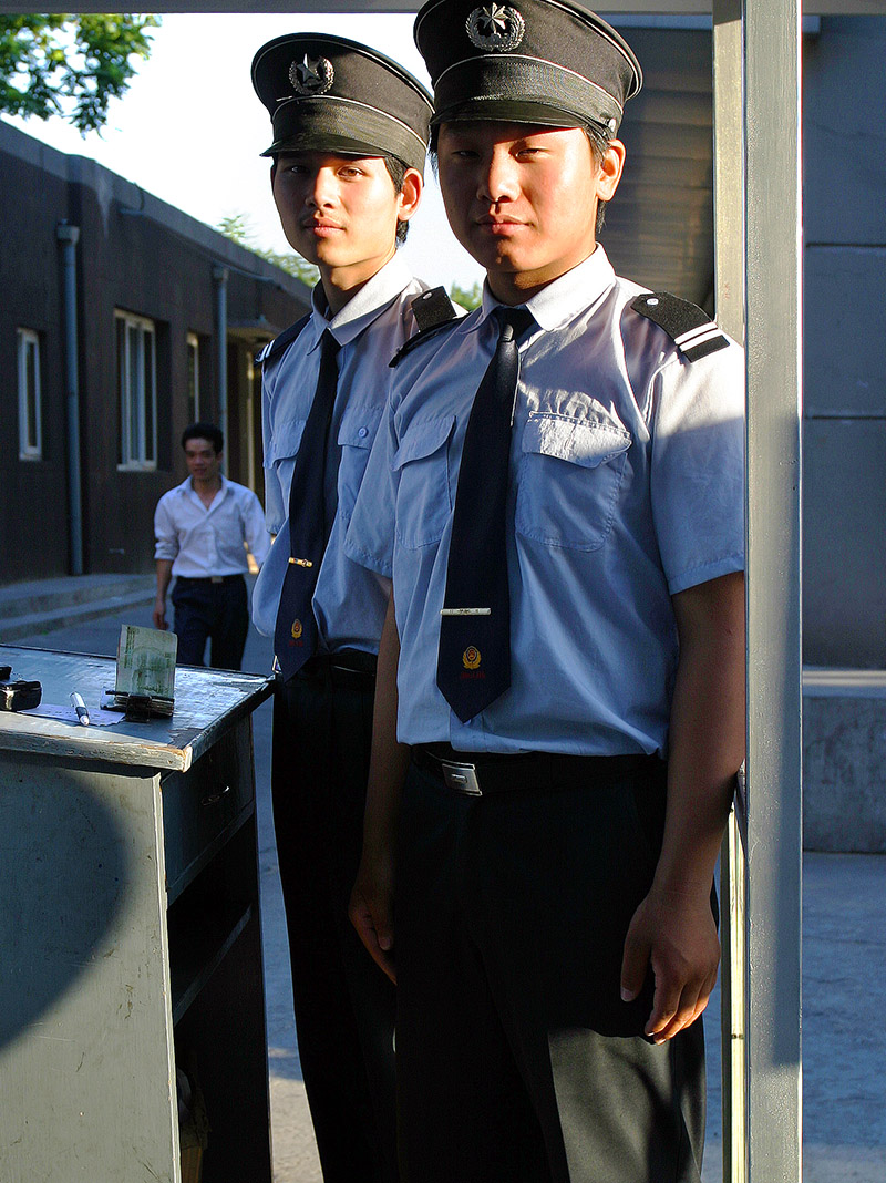 china/2006/beijing_security_guards_vert