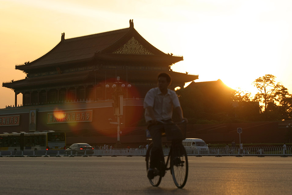 china/2006/beijing_sunset_lone_biker
