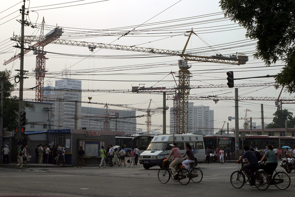 china/2006/beijing_wires_n_cranes
