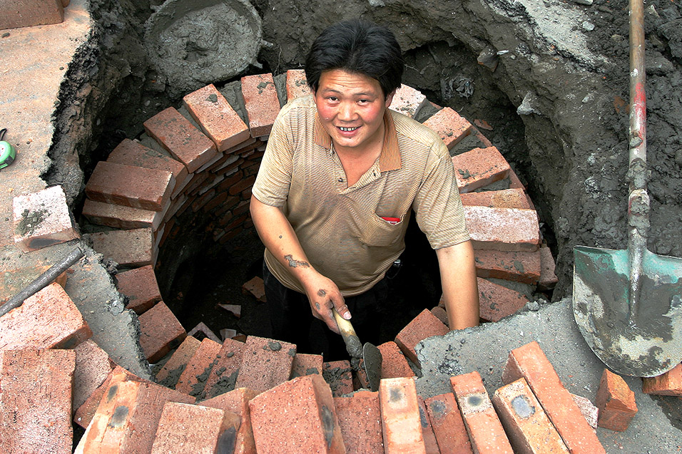 china/2006/bj_manhole_construction