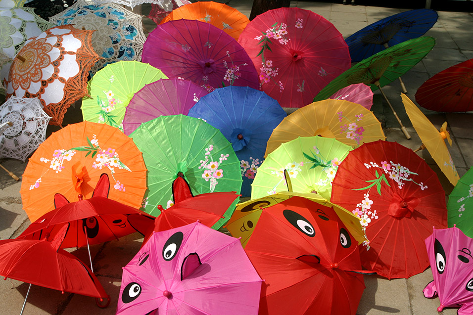 china/2006/tomb_umbrellas